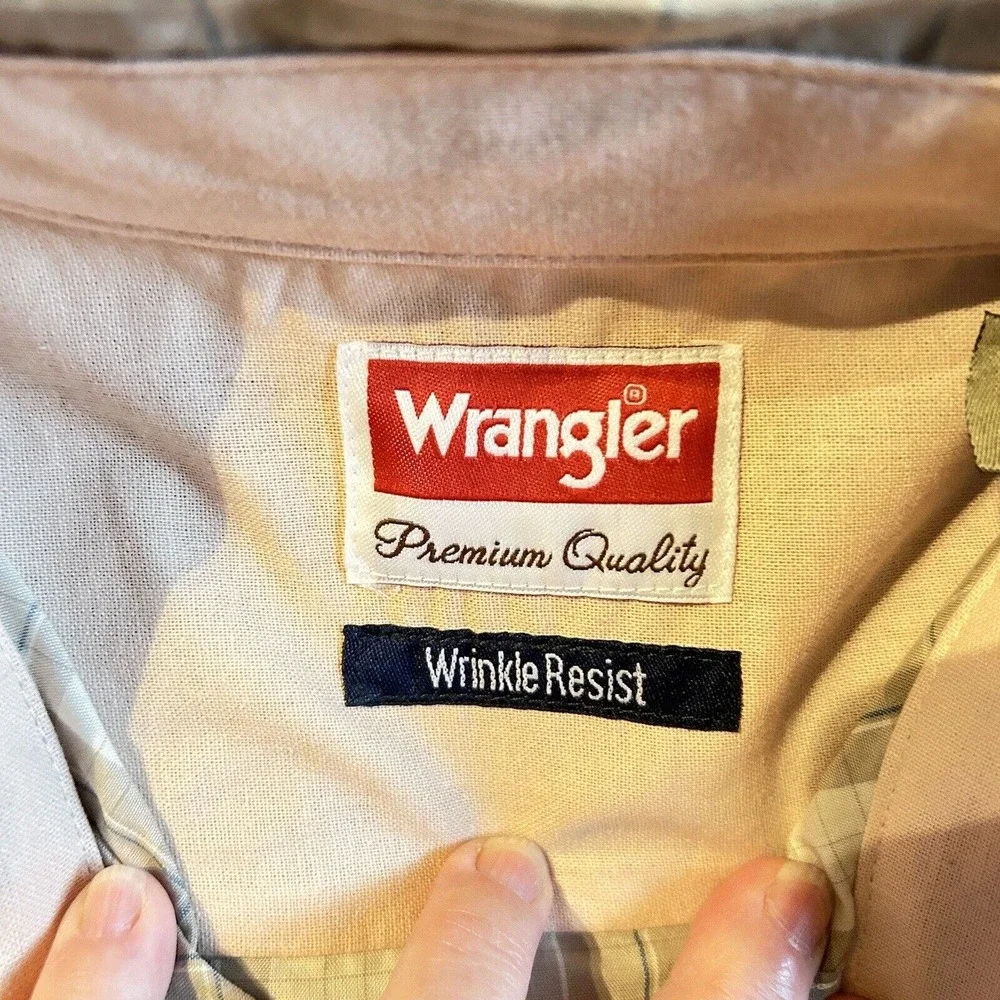 Wrangler Shirt Wrinkle Resistant Relax Fit‎ Shirt Tan Plaid NWT Small - Picture 5 of 7